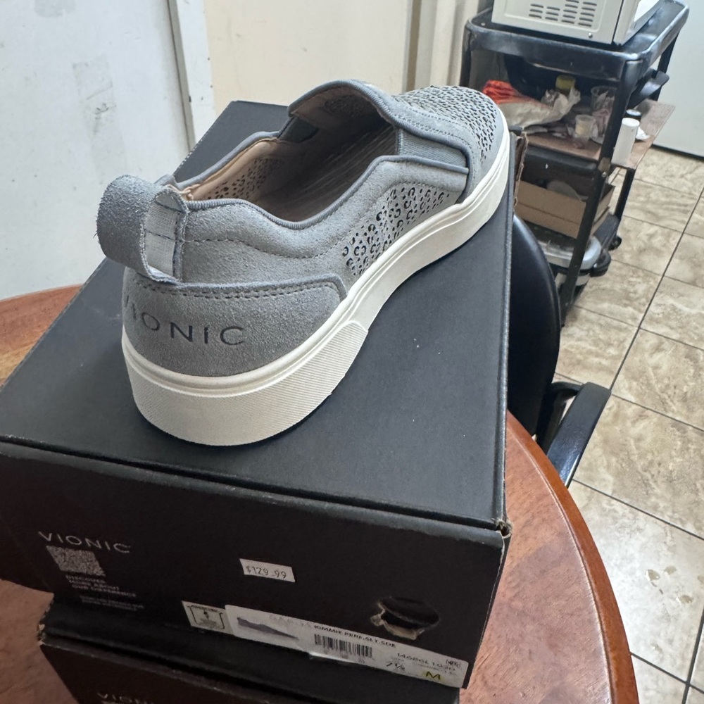 Vionic Women’s Kimmie Sneaker Slip On - Picture 4 of 4